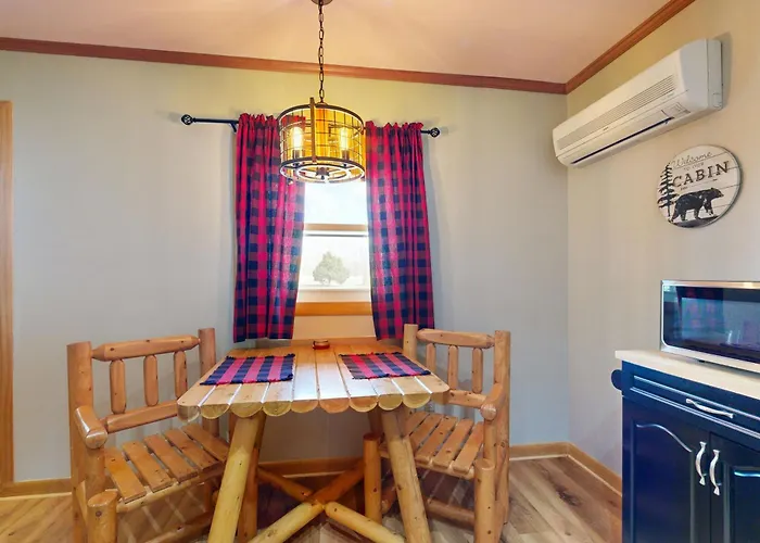 Pet Friendly! Couples Retreat In Southern Illinois Apartment