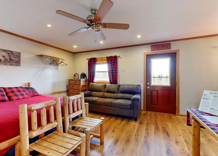 Pet Friendly! Couples Retreat In Southern Illinois Apartment *