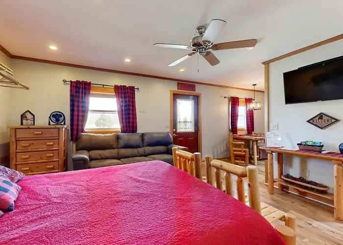 Pet Friendly! Couples Retreat In Southern Illinois Apartment