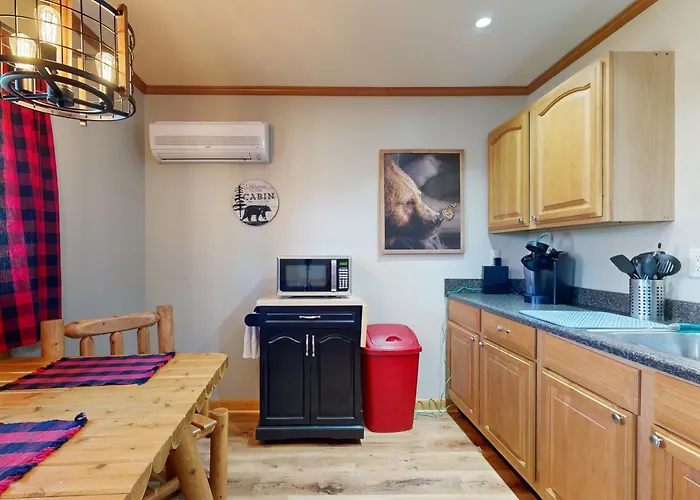 Pet Friendly! Couples Retreat In Southern Illinois Apartment *